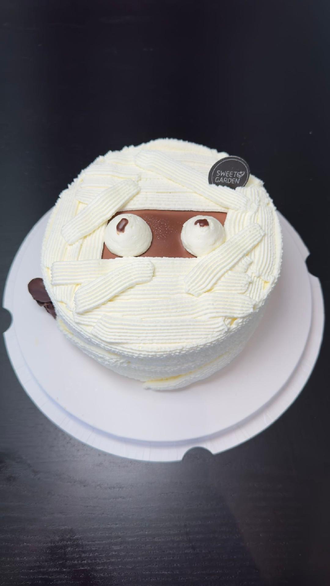 6" Halloween Mummy Cake