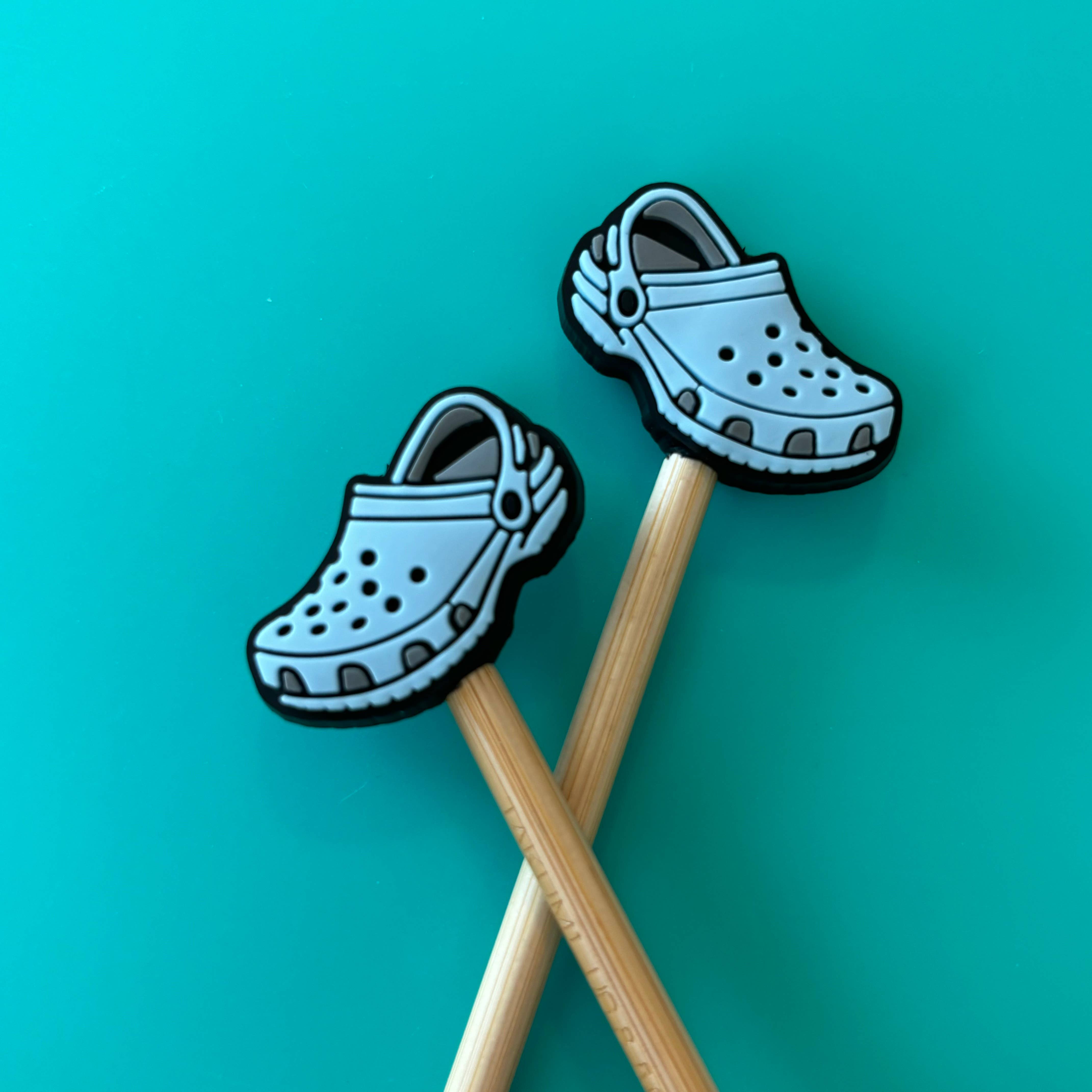 Knitting Needle Point Protectors Clog Show Cr0cs light blue
