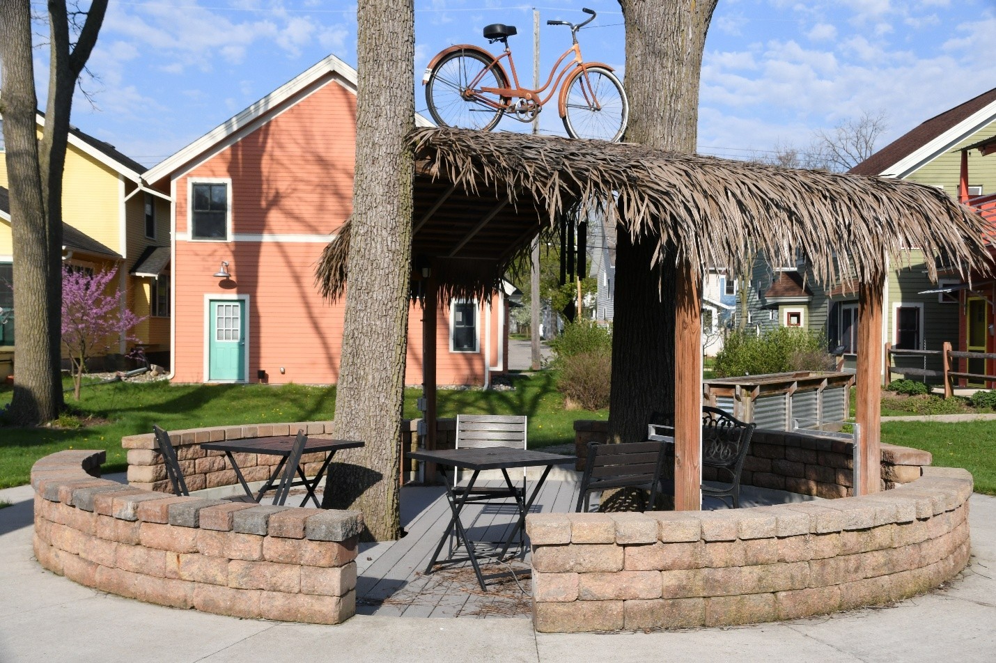 Cottage Lane Tour, 11:00 a.m.