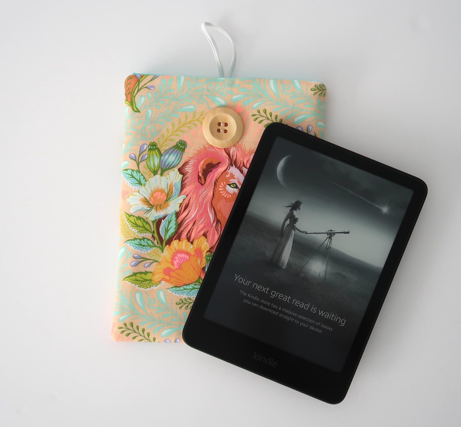 Kindle Paperwhite Cover – Good Hair Day Lion, photo 4 of 8