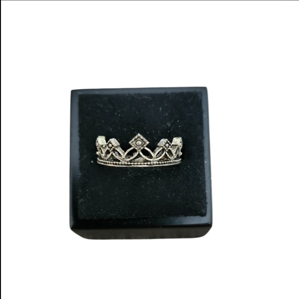 Size 5.5 Silver Toned Filigree Crown Ring