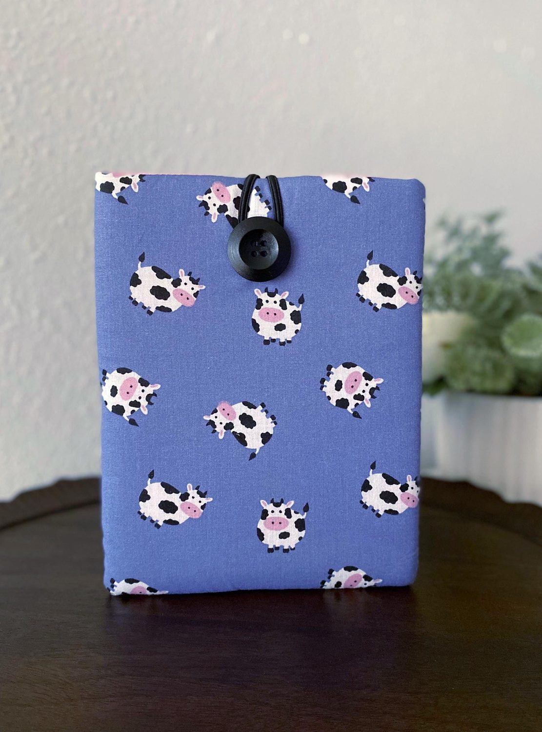 Kindle Paperwhite Cover – Cows on Purple, photo 2 of 6