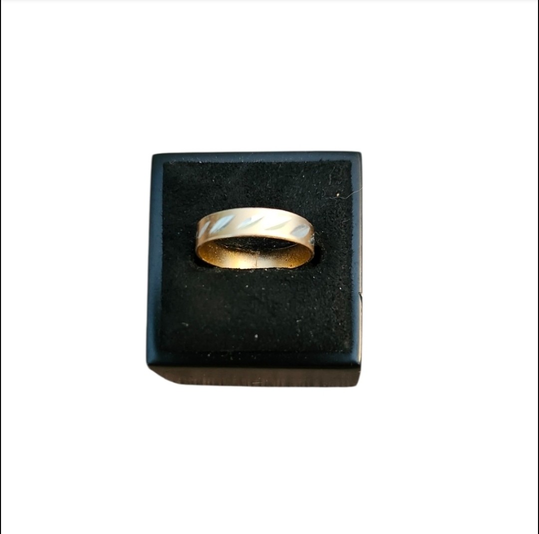 Size 6.5 Gold Toned Silver Etched Band