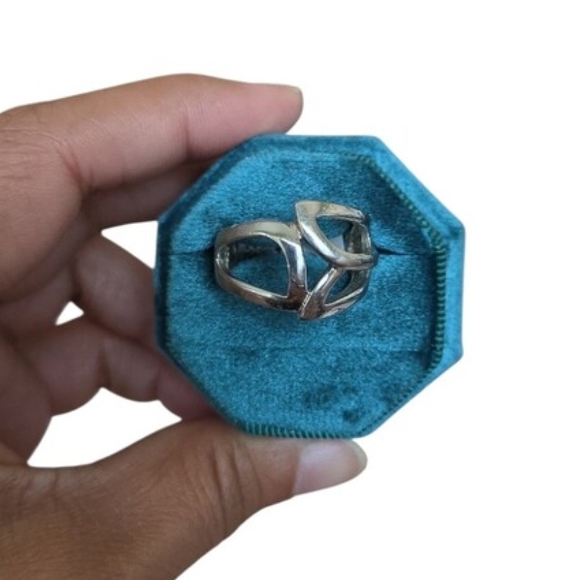 Size 9 Silver Open Leaf Statement Ring