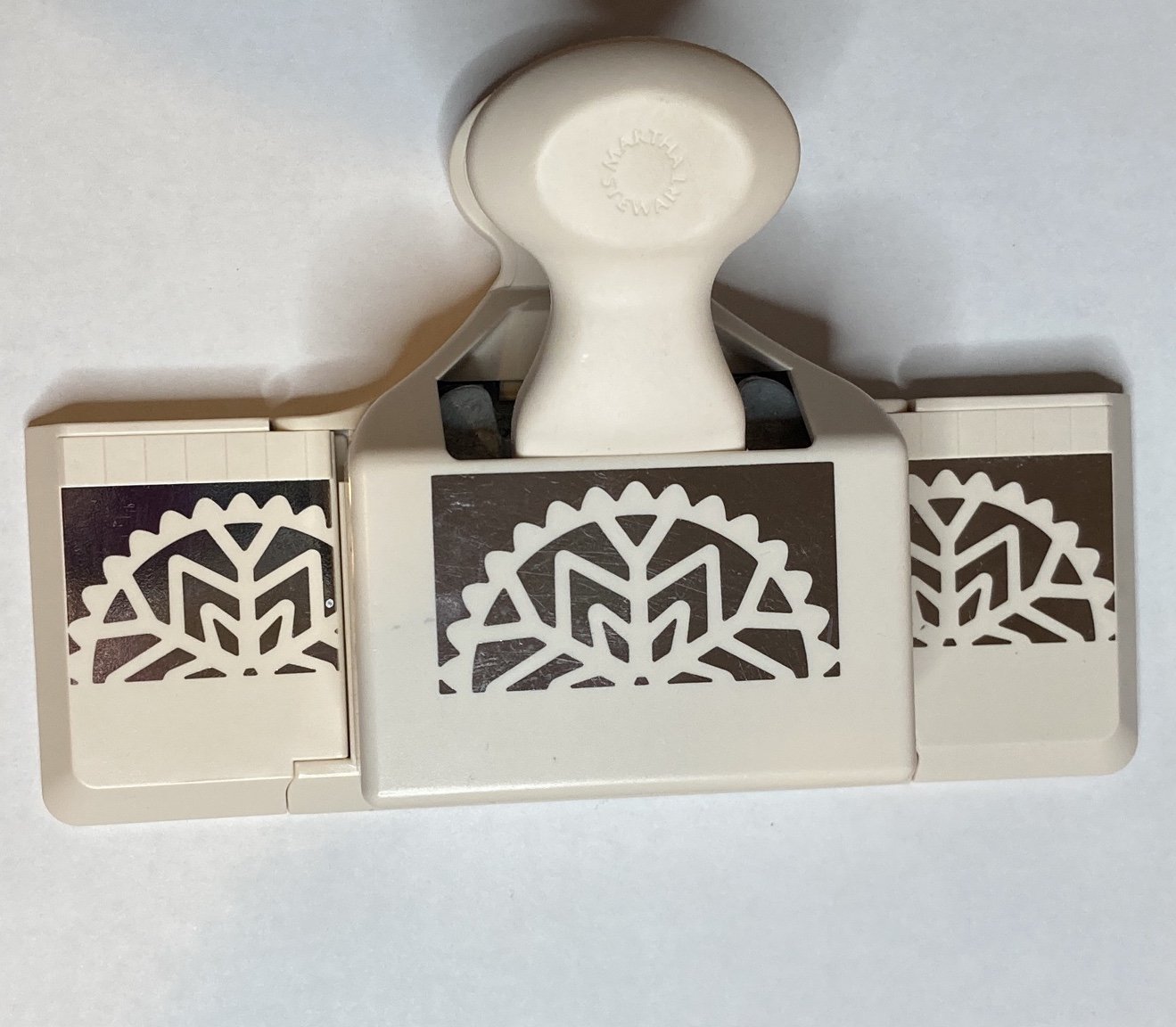 SNOWFLAKE MARTHA STEWART Border Punch Deep Edge Trim Scrapbook Christmas Winter