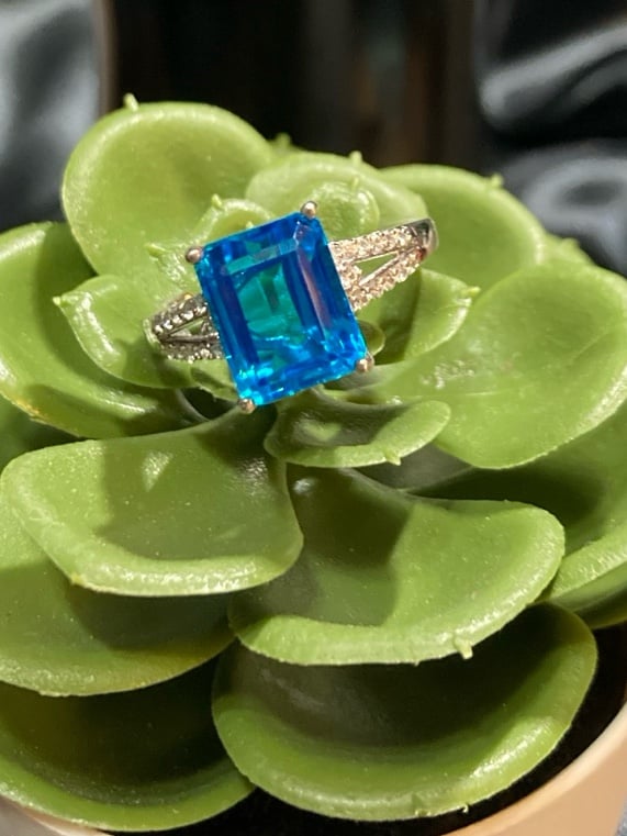 Vintage Sterling Brilliant Blue Spinel Rhinestone Ring size 7