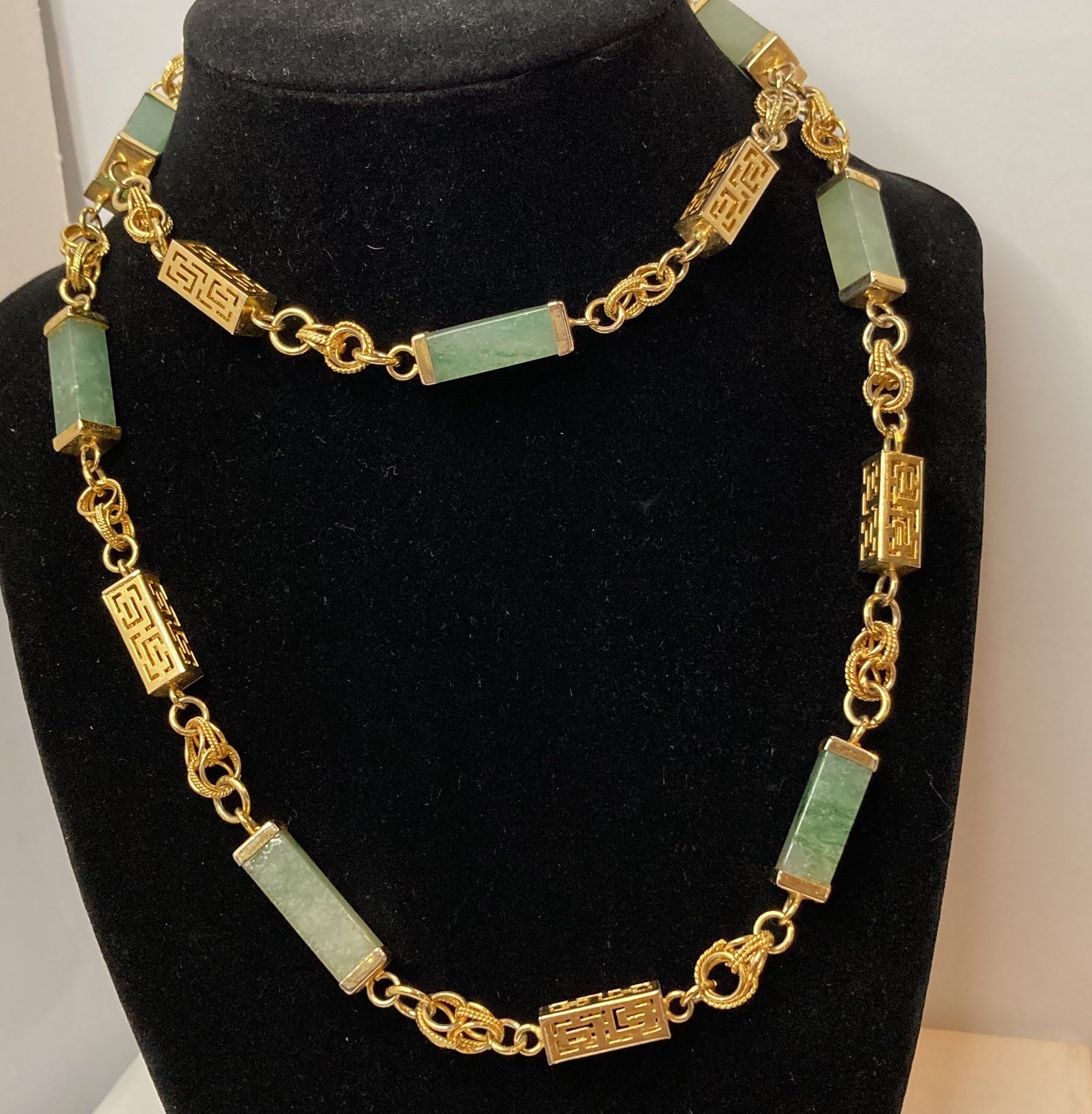 Vintage Art Deco Natural Green Aventurine Gemstone Gold Tone Beads Necklace