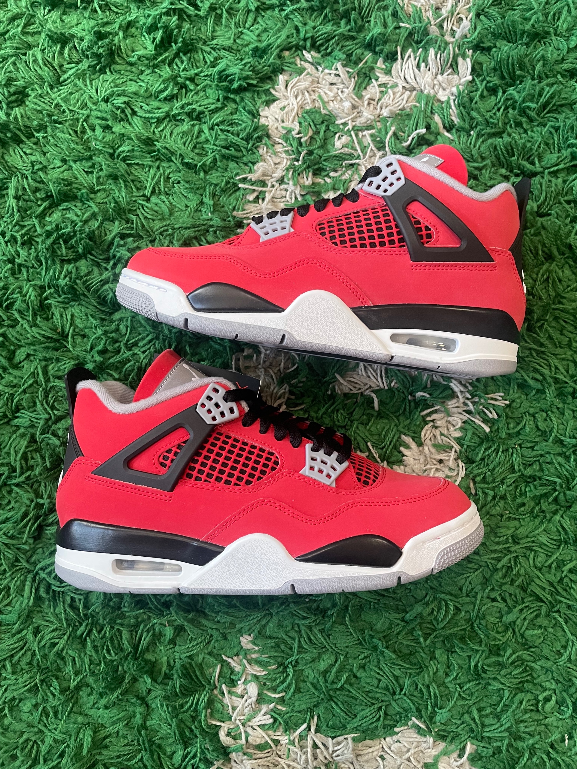 Air Jordan 4 retro fire red white black size new)