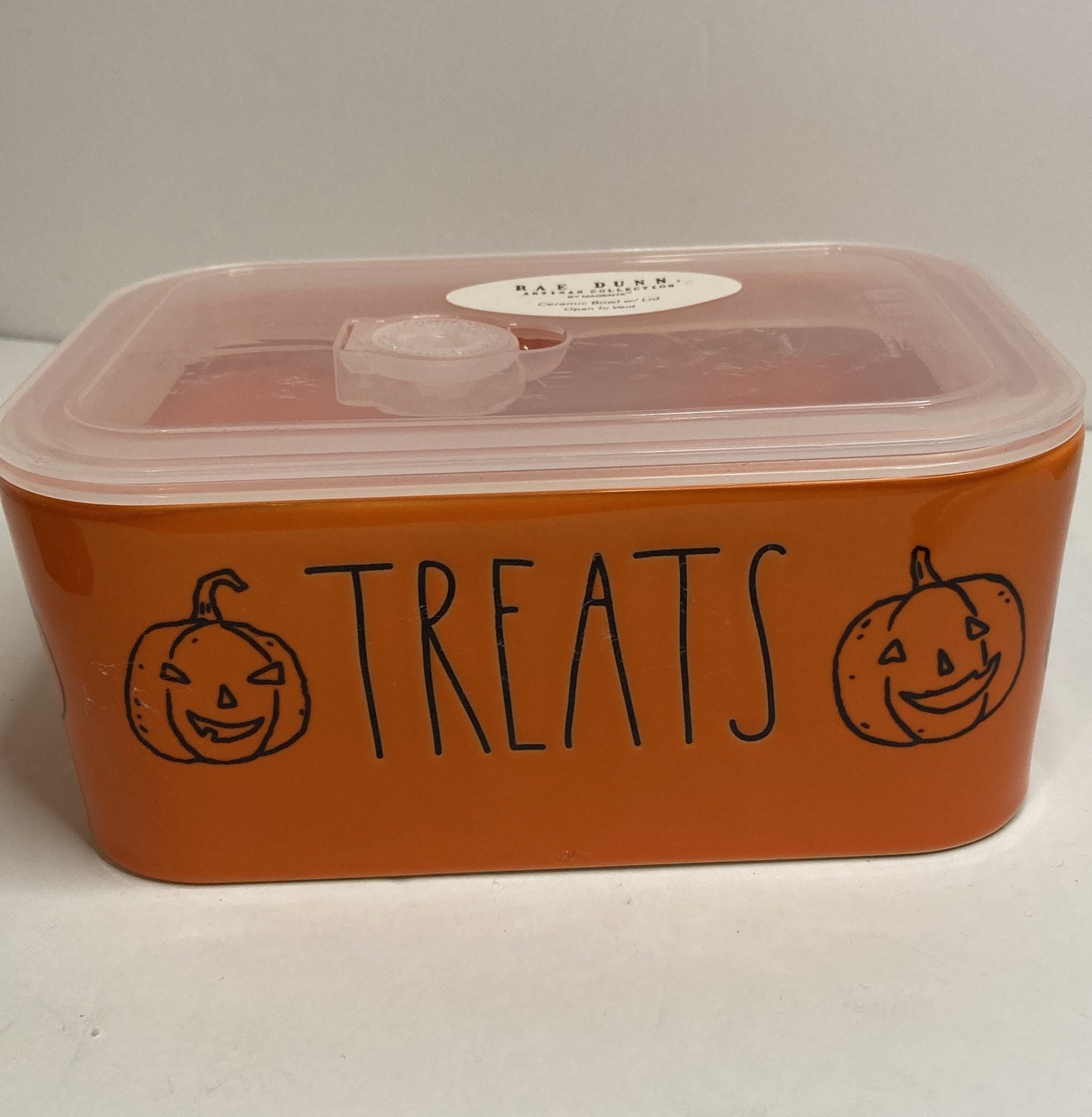 RAE DUNN Orange TREATS PUMPKIN BOWL Lid HALLOWEEN Microwaveable