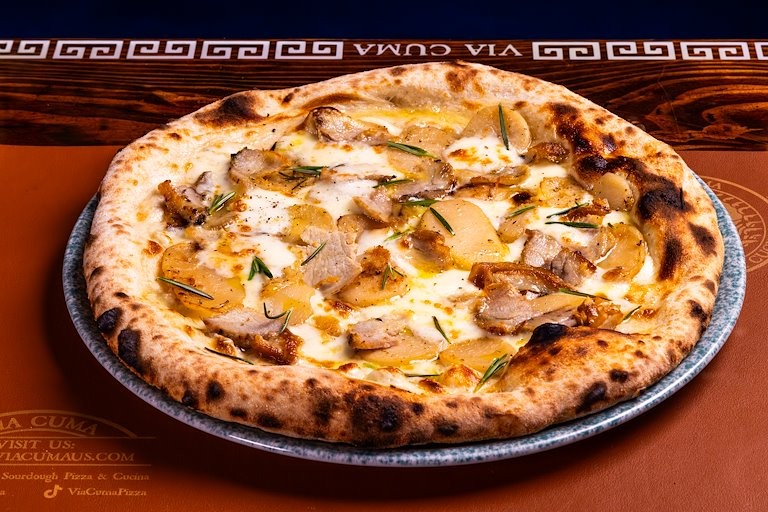 06 - Patate Porchetta E Provola Pizza Personal