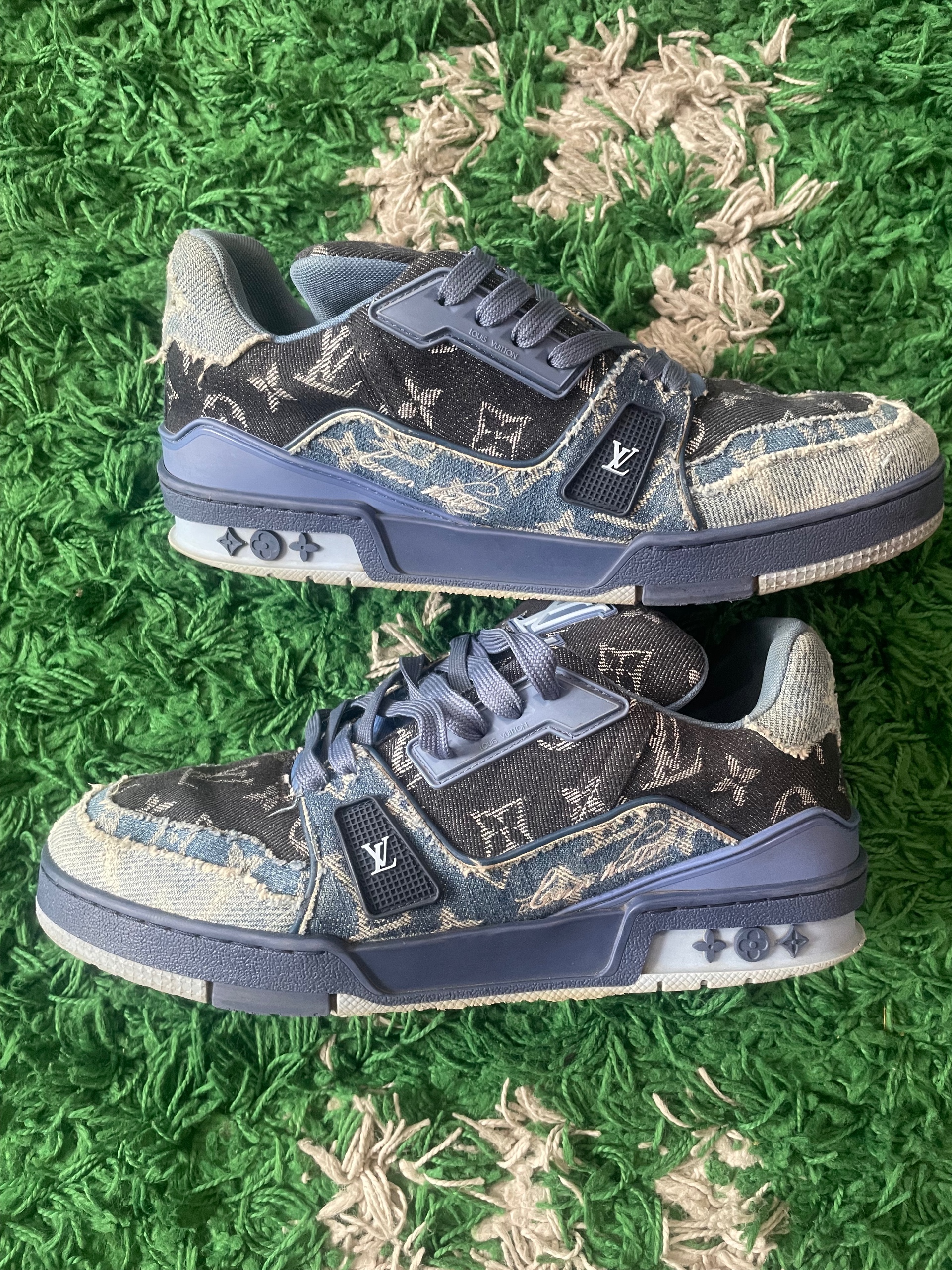 Louis Vuitton trainers blue monogram size 6 (used)