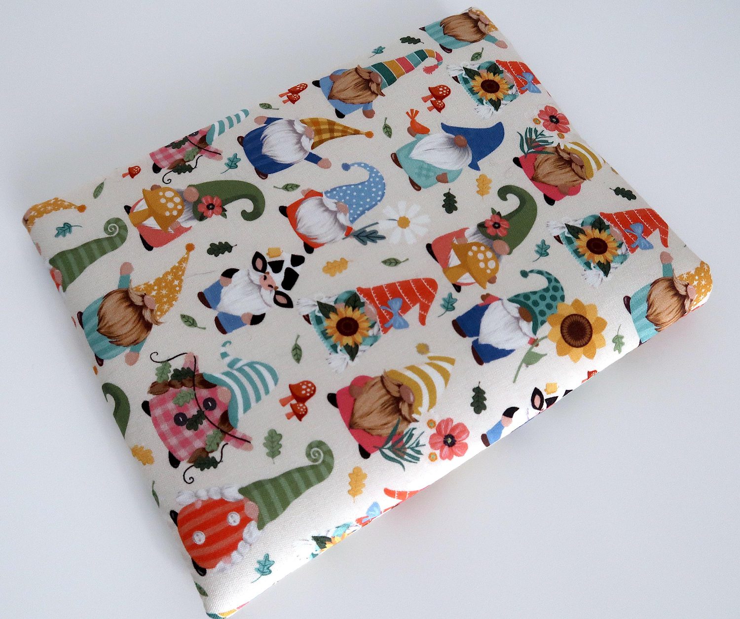 Kindle Paperwhite Cover – Garden Gnomes, photo 5 of 7