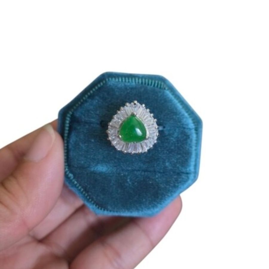 Size 8.5 Silver Toned Green Teardrop Halo Ring