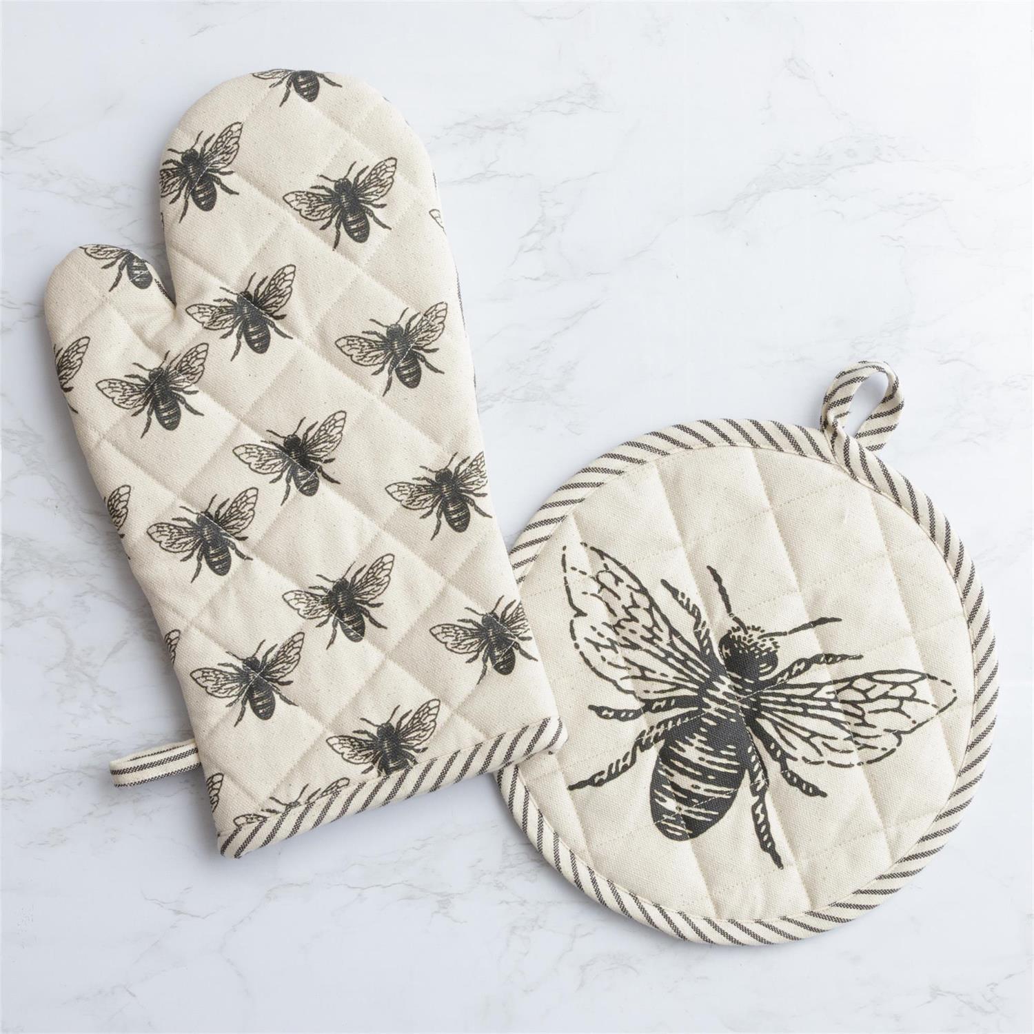 Bee pattern oven mitt and pot holder