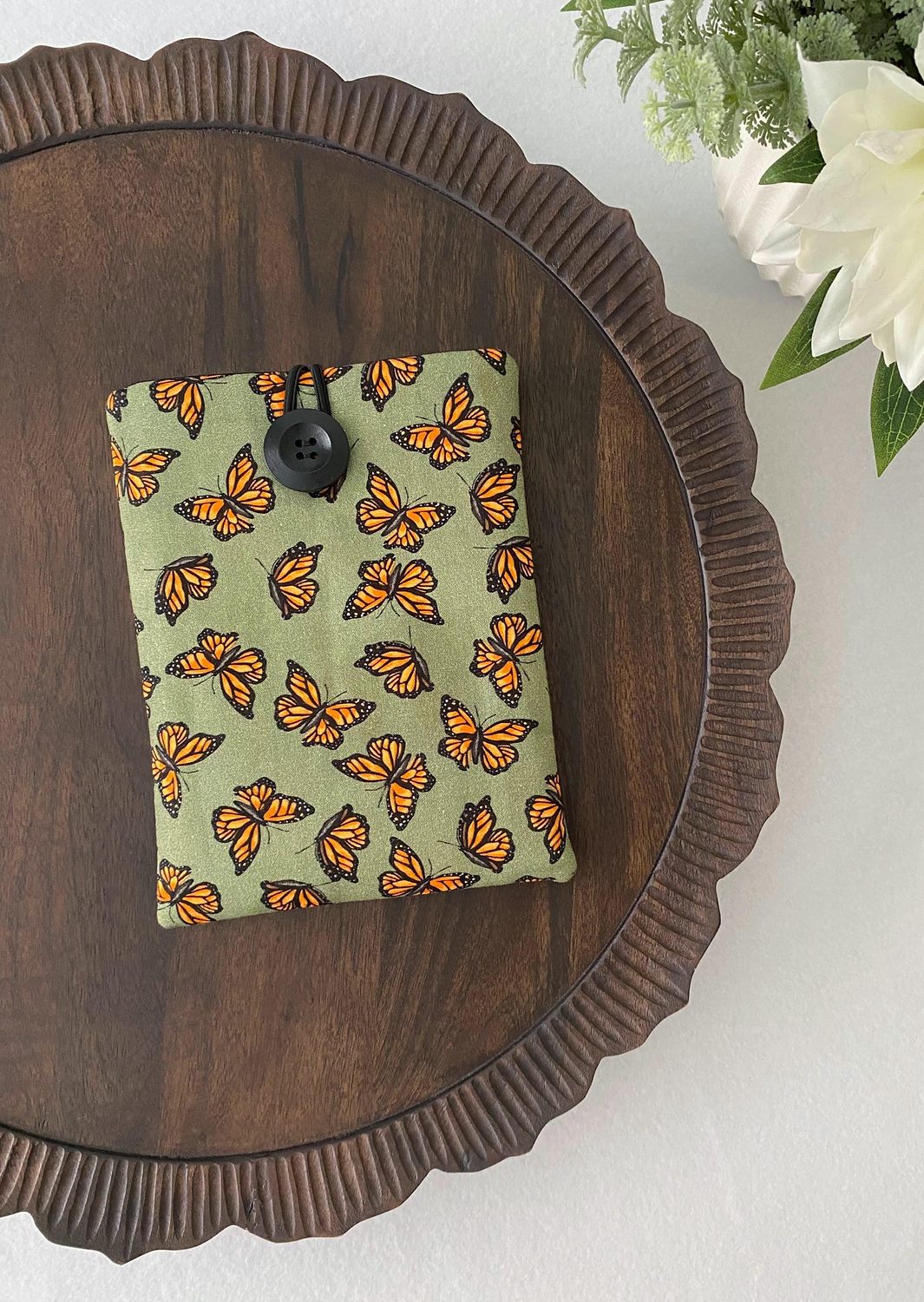 Kindle Paperwhite Cover – Monarchs on Sage – handmade kindle paperwhite cover