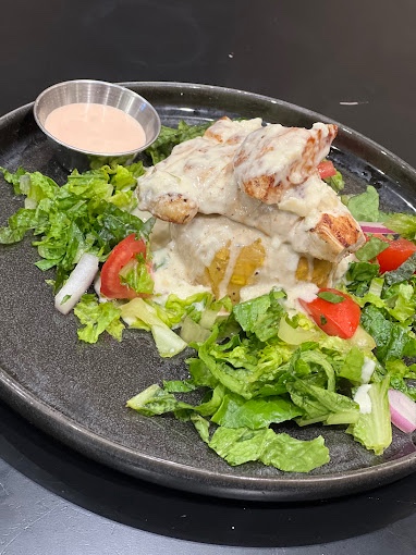 Mofongo con Pechuga al Ajillo