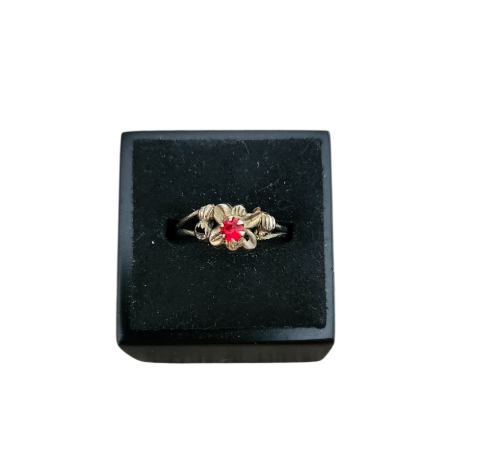 Vintage 6 Silver Toned Red Gem Floral Ring