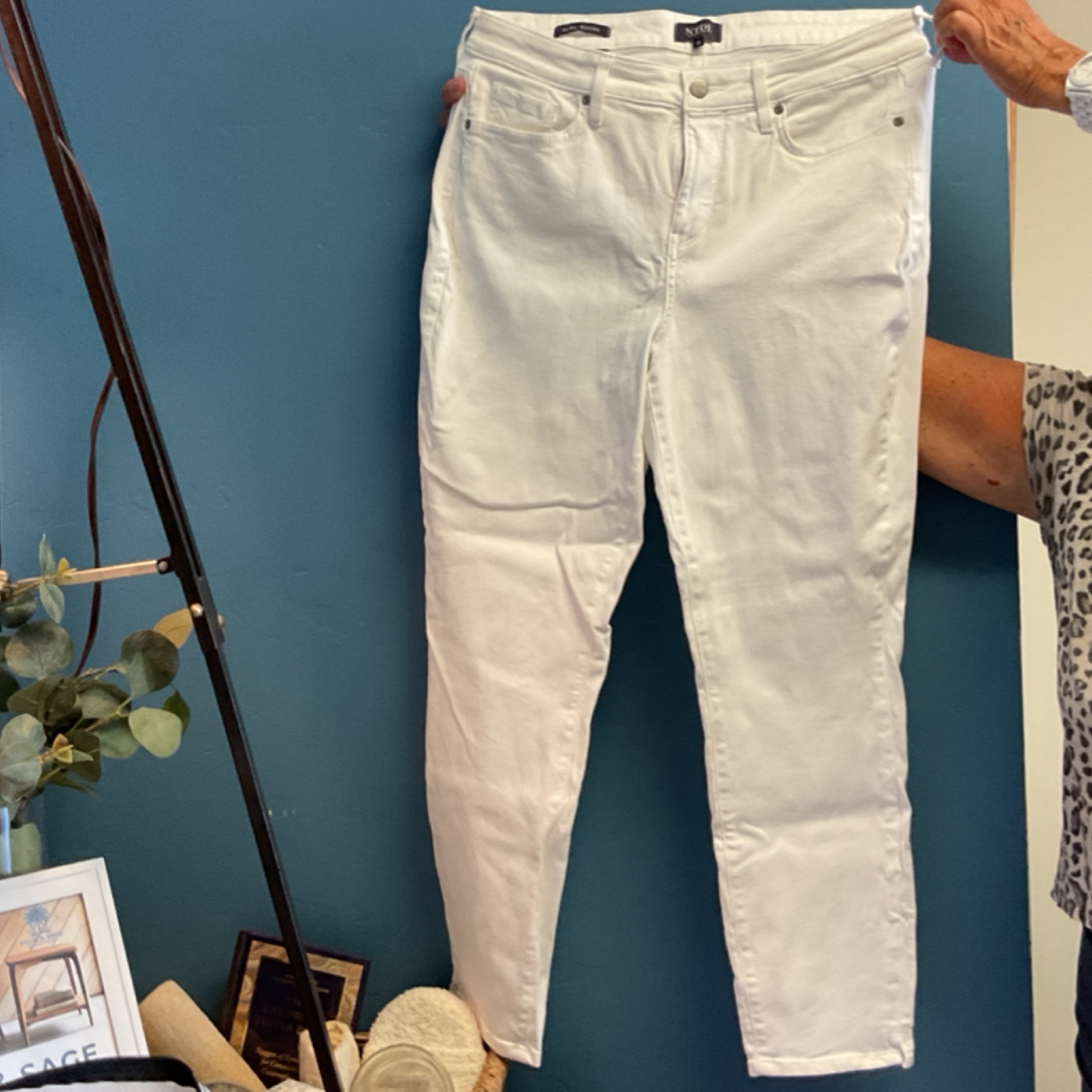 NYDJ White Jeans (Size 10)