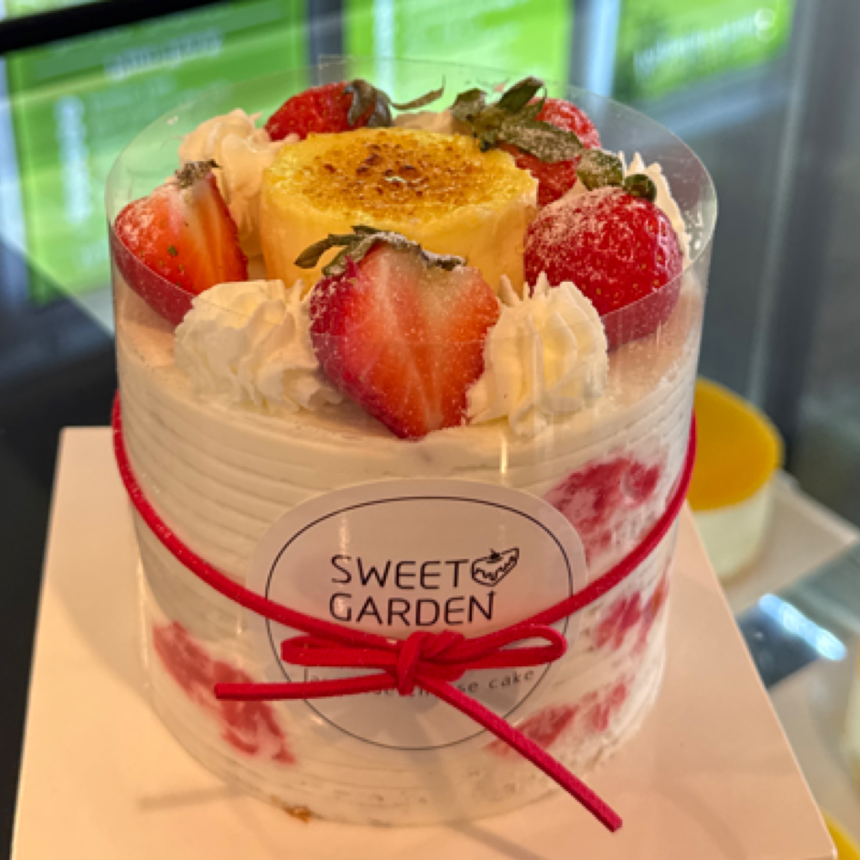 Strawberry Brulee Cake 4"