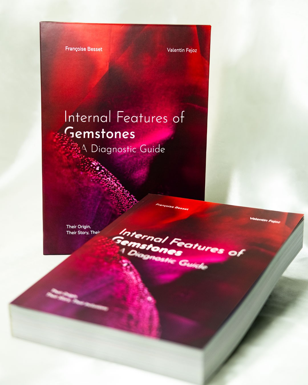 Internal Features of Gemstones: A Diagnostic Guide