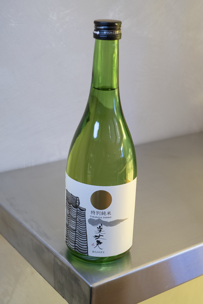 Tokubetsu Junmai Sake Bijofu, 'The Gentleman'