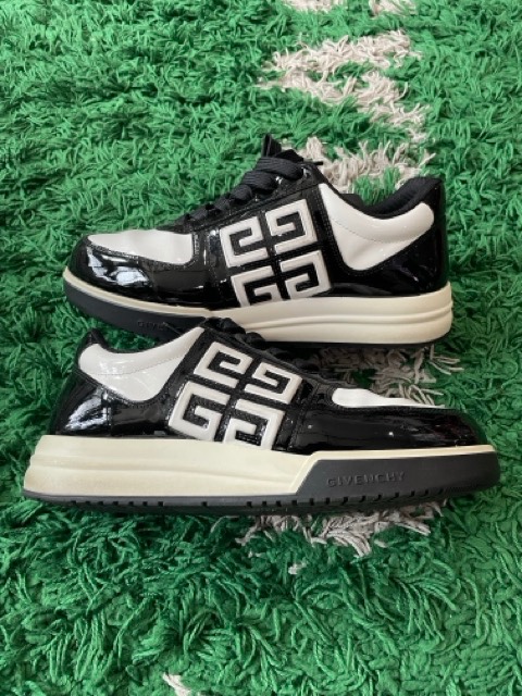 Givenchy G4 low-top black and white size 40 (used)