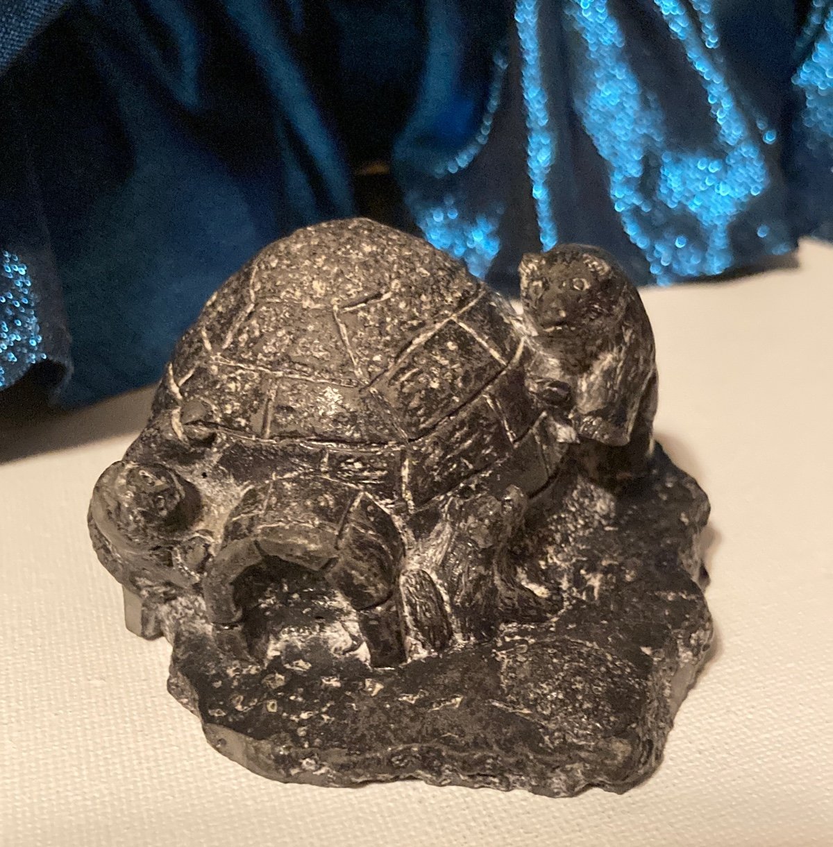 Vintage Inuit Eskimo Igloo A Wolf Original Black Soapstone Sculpture