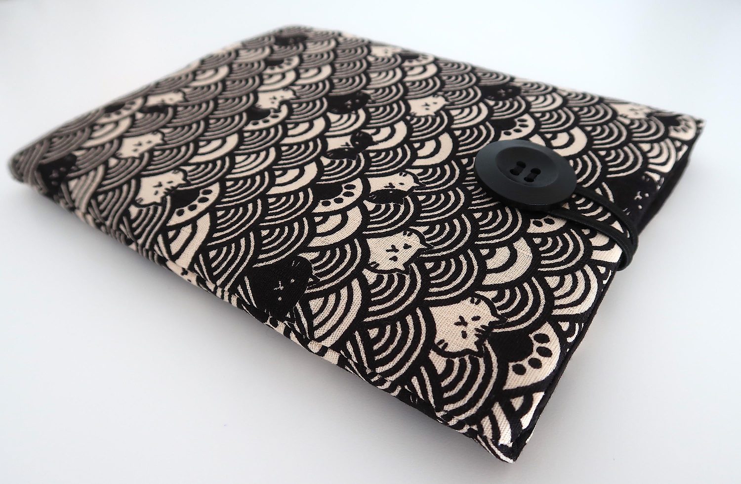 Kindle Paperwhite Cover – Fuku Cats in Waves, photo 3 of 4