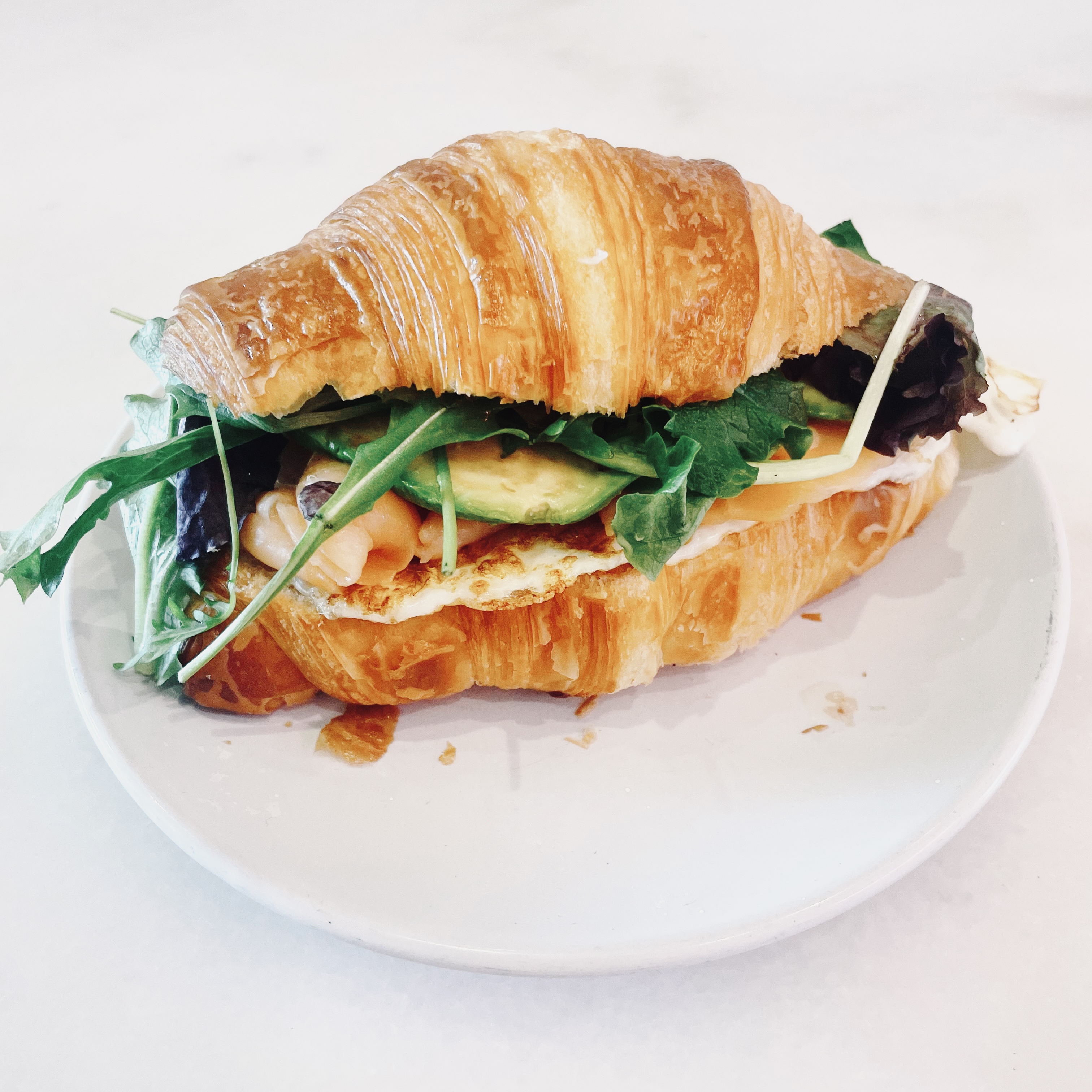 Lox & avo croissant (nordic)