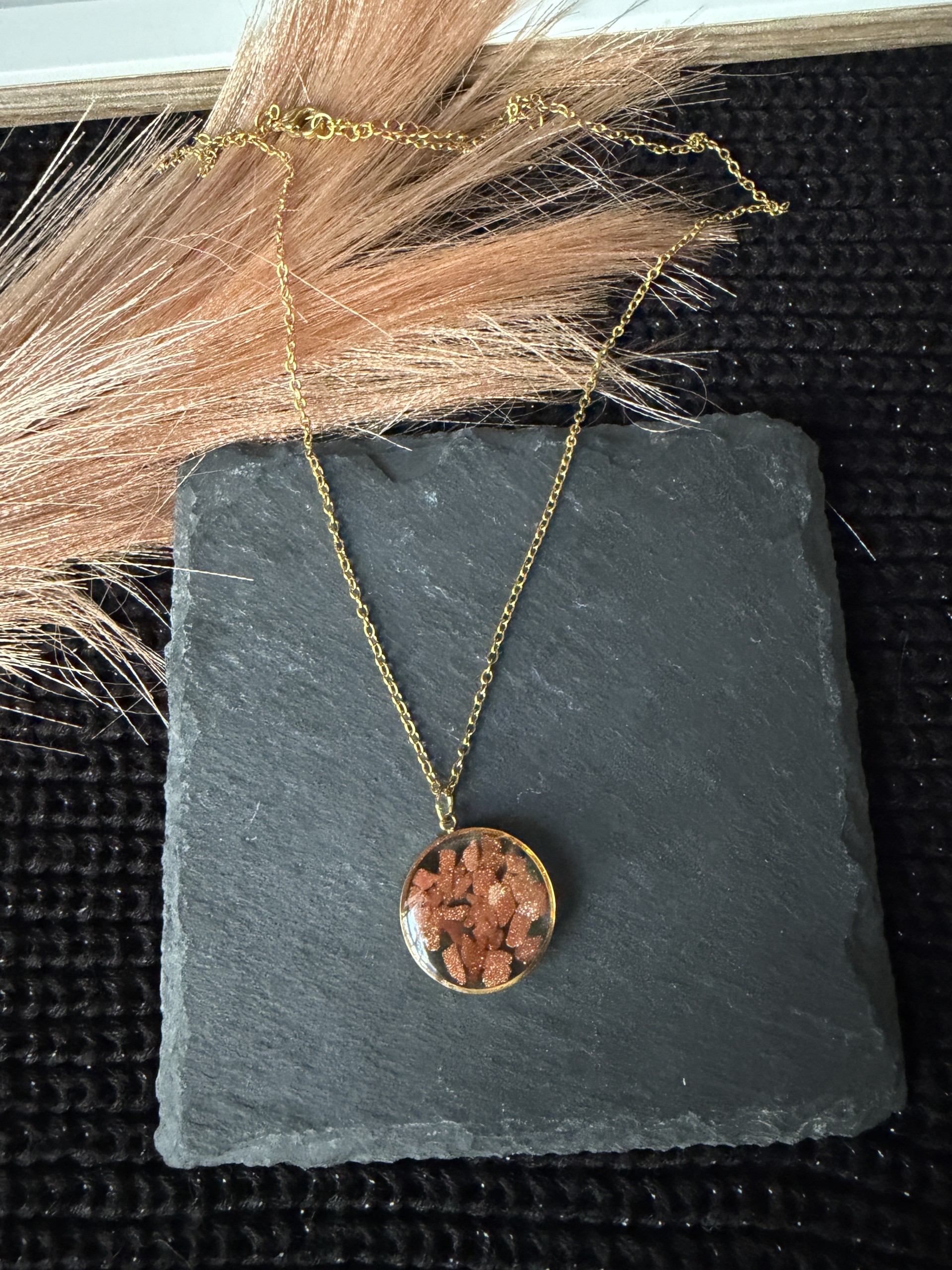 Handmade 18K Gold Plated 304 Stainless Steel Crushed Gravel Round Pendant Necklace
