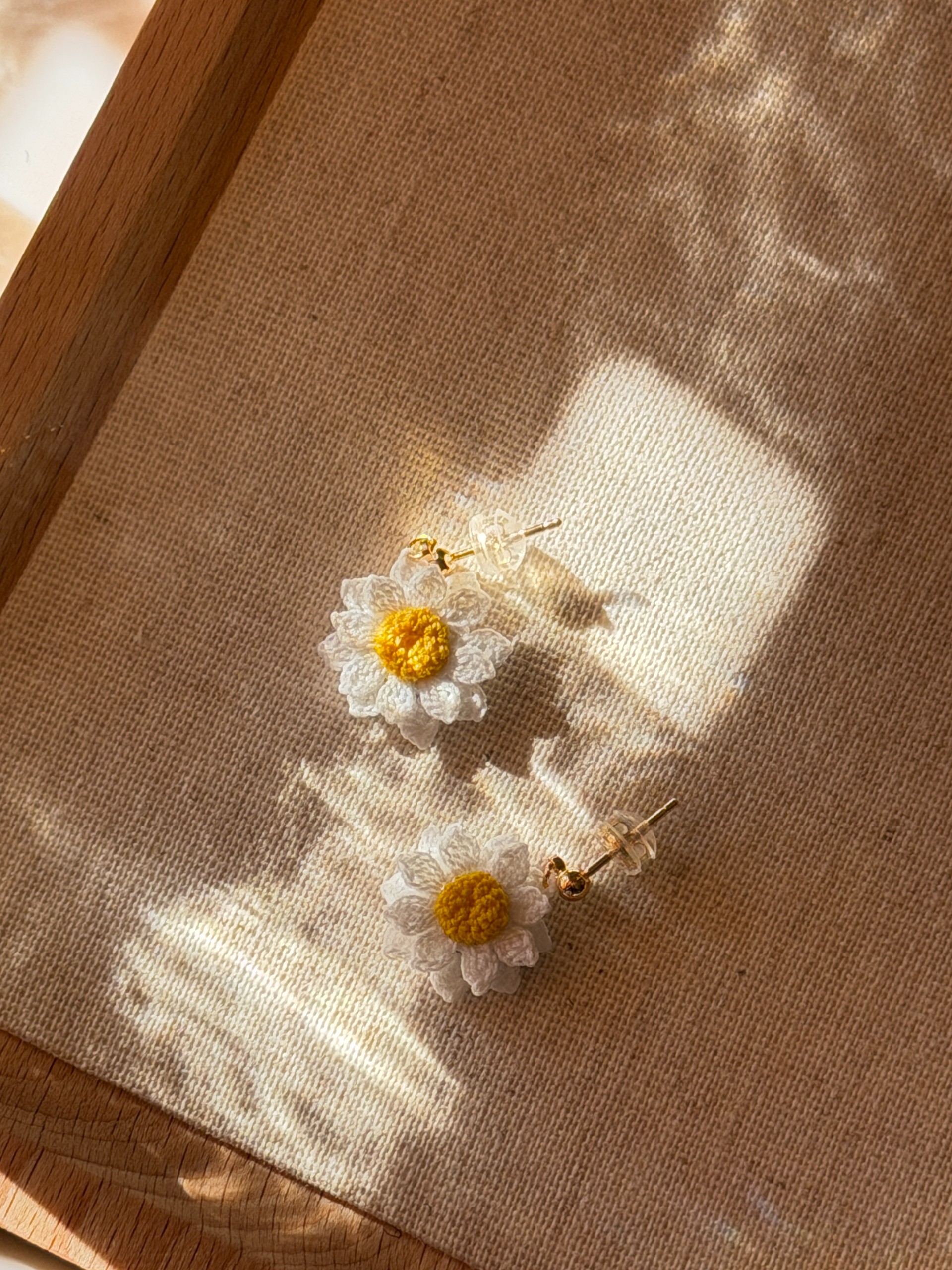 Dasiy Earrings - Single piece