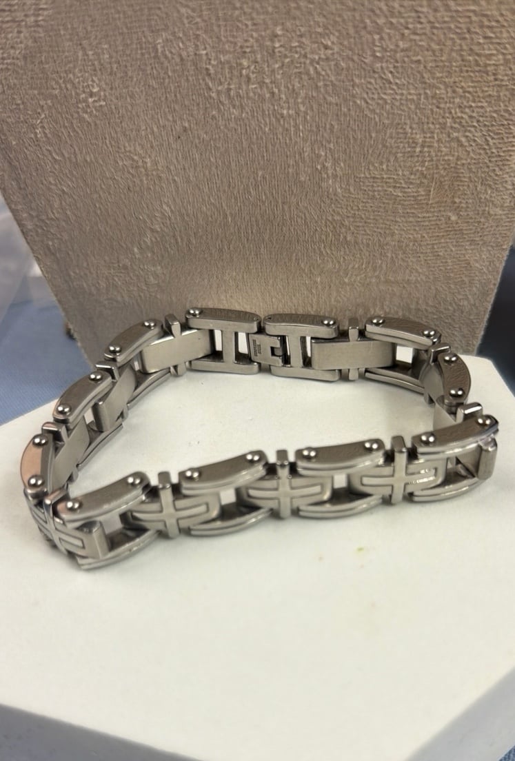 Menβs Link Cross design integrated stainless steel bracelet