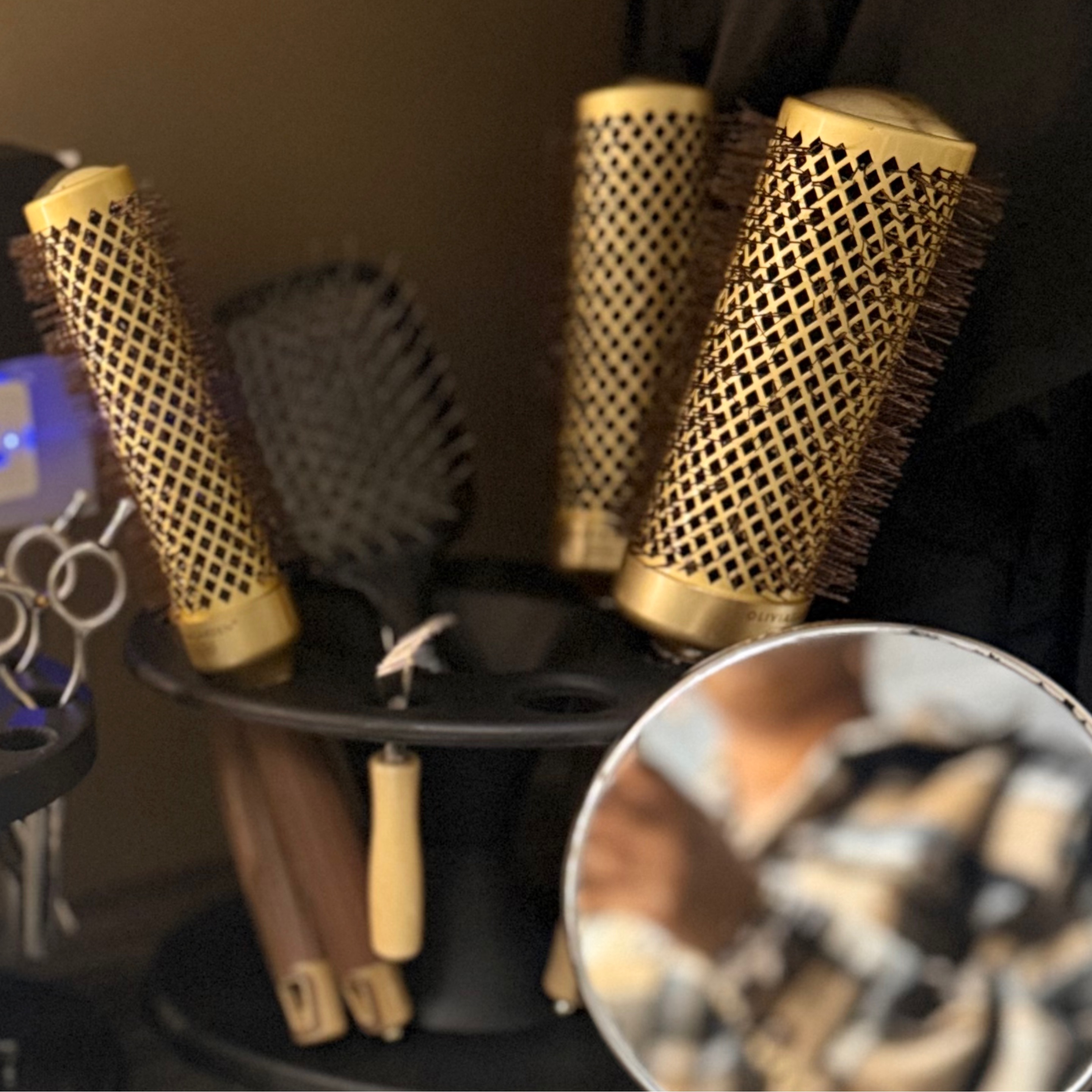 Signature Round Brush Blowout