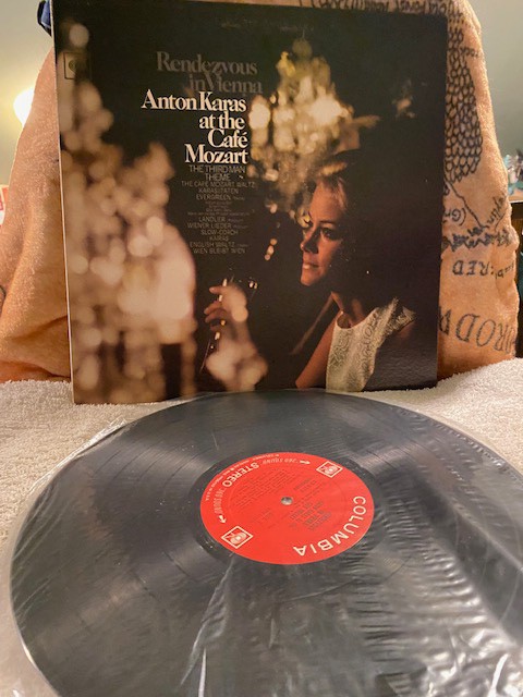 Anton Karas at Cafe Mozart/Rendezvous in Viena