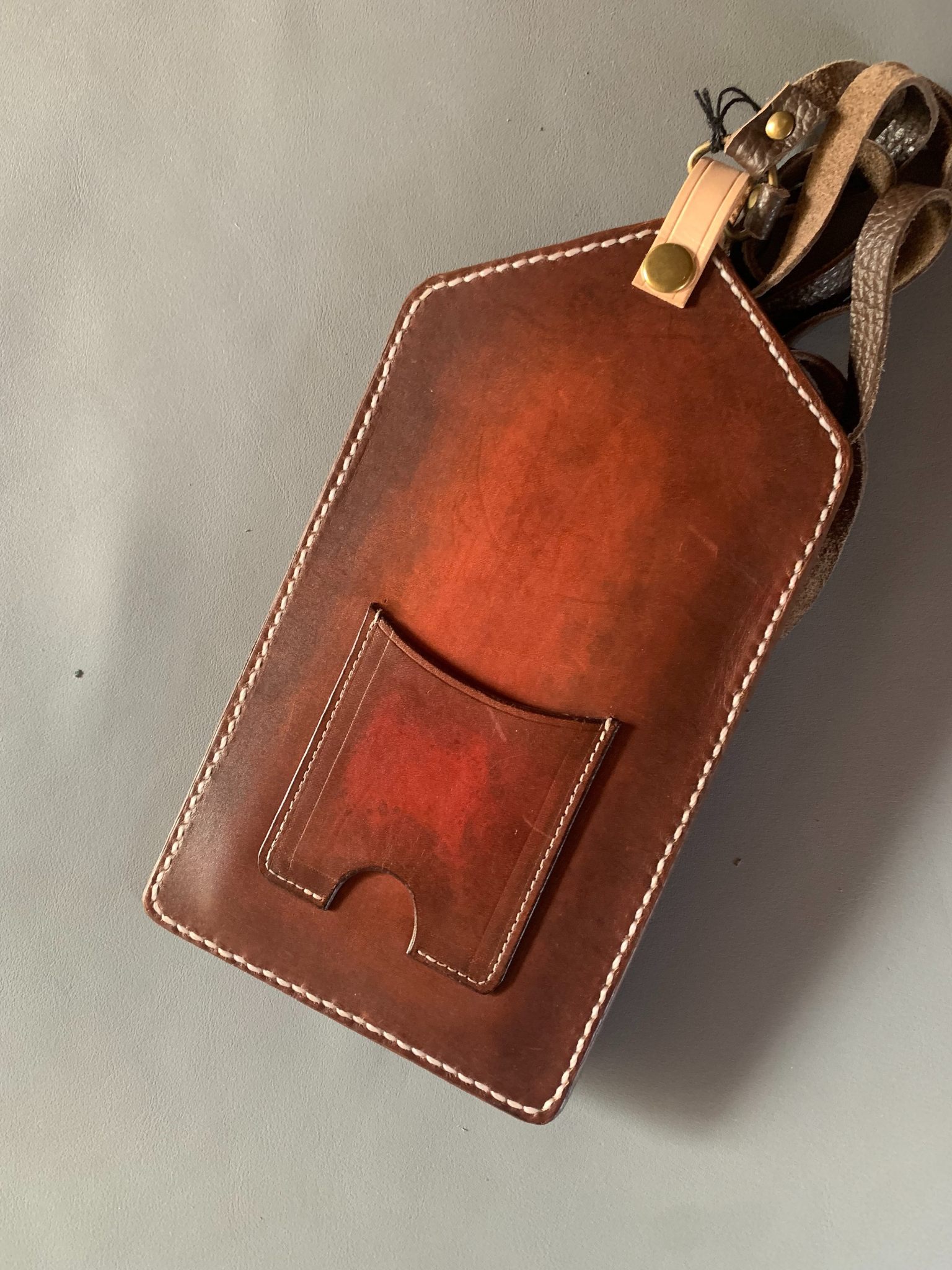 スマホポーチ　ヌメ革　茶
