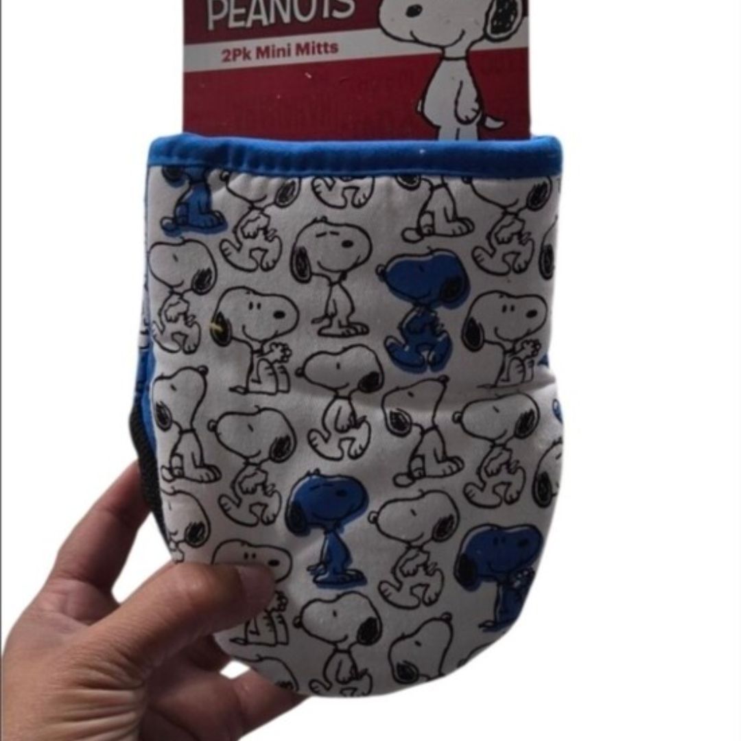Peanuts White & Blue Snoopy Mini Mitts - 2 Pack