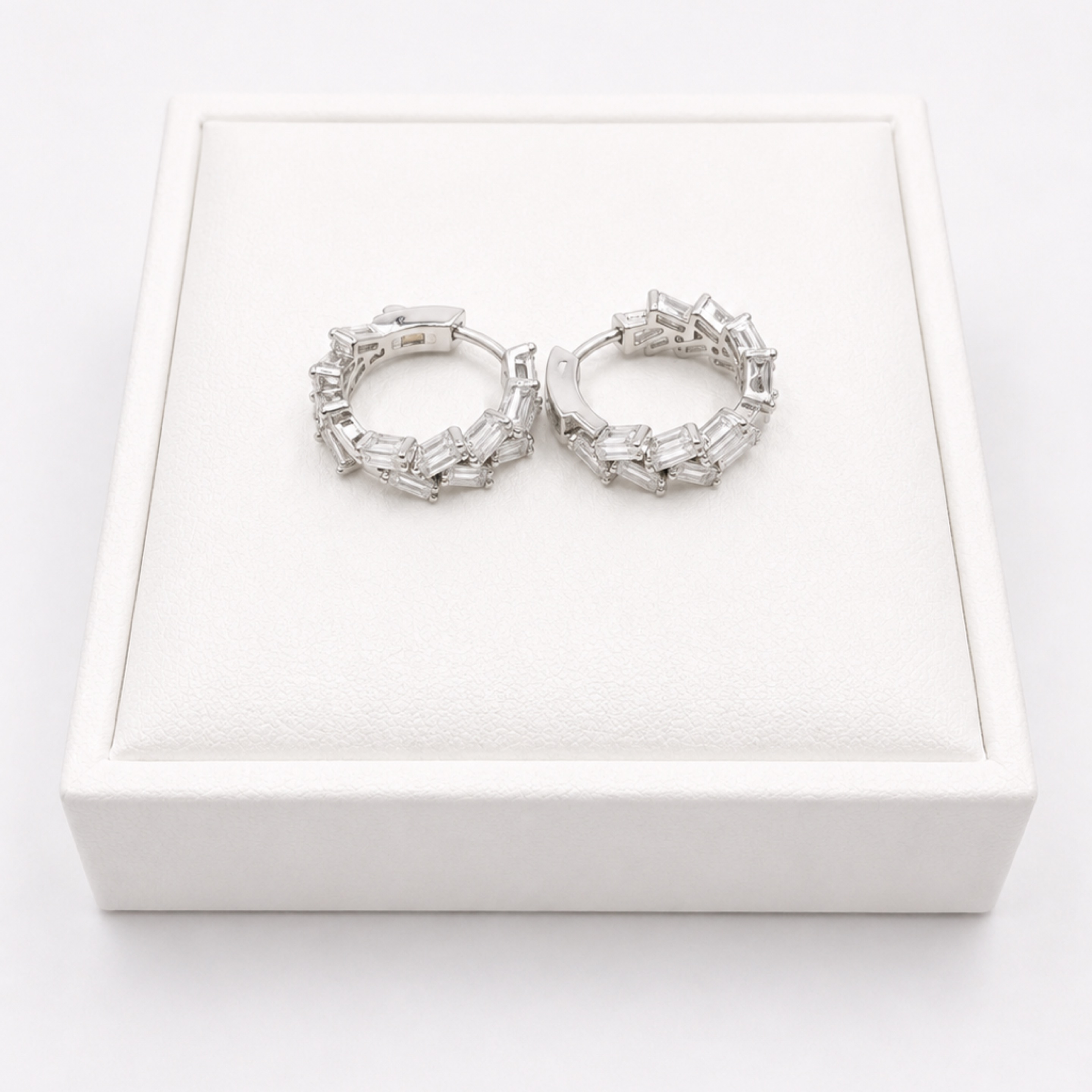 Huggie Baguette Earrings (925) 