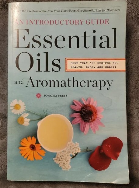Essential Oils and Aromatherapy Introductory Guide /Sonoma Sonoma Press