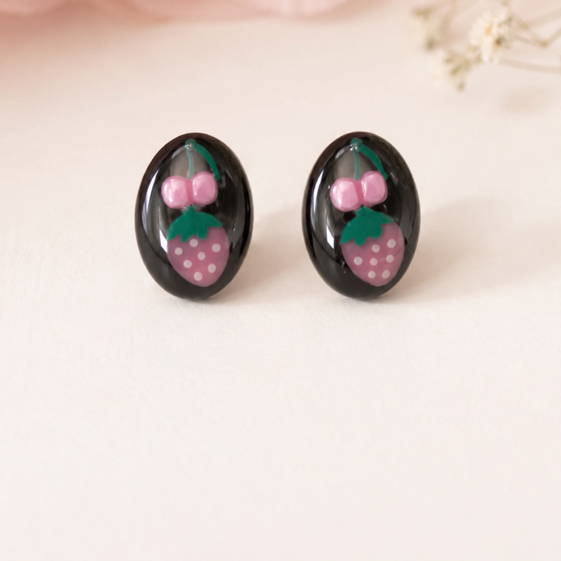 Small oval studs  product image