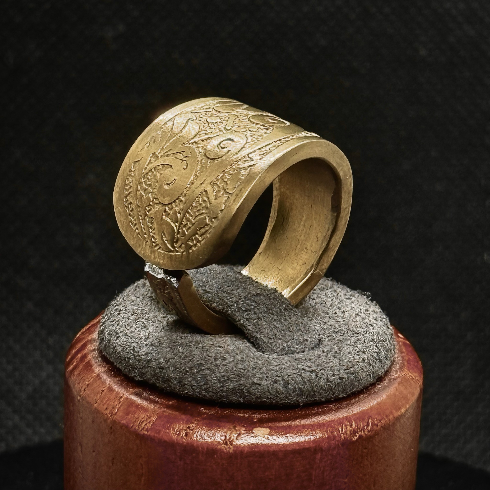 Wind Blowing Gold Ring
