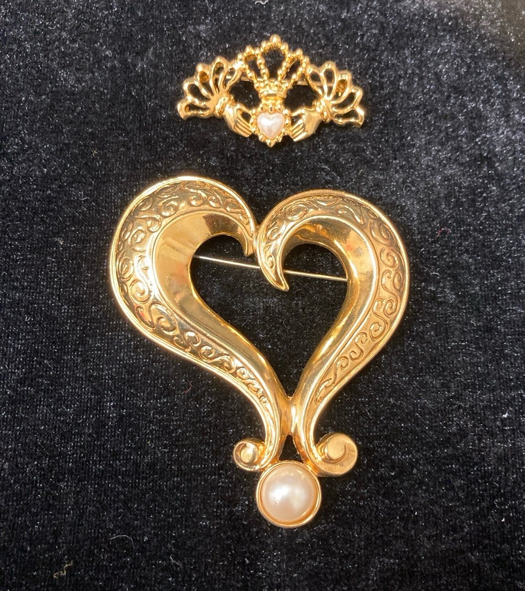 Set of 2 AVON Vintage Large Simulated Pearl Heart and Gold Tone Heart Hands