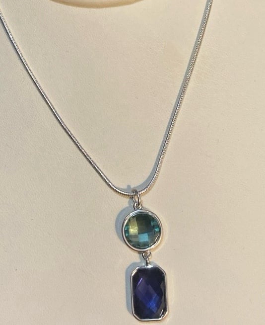NINE WEST GREEN PURPLE RHINESTONE DANGLE SILVER TONE NECKLACE