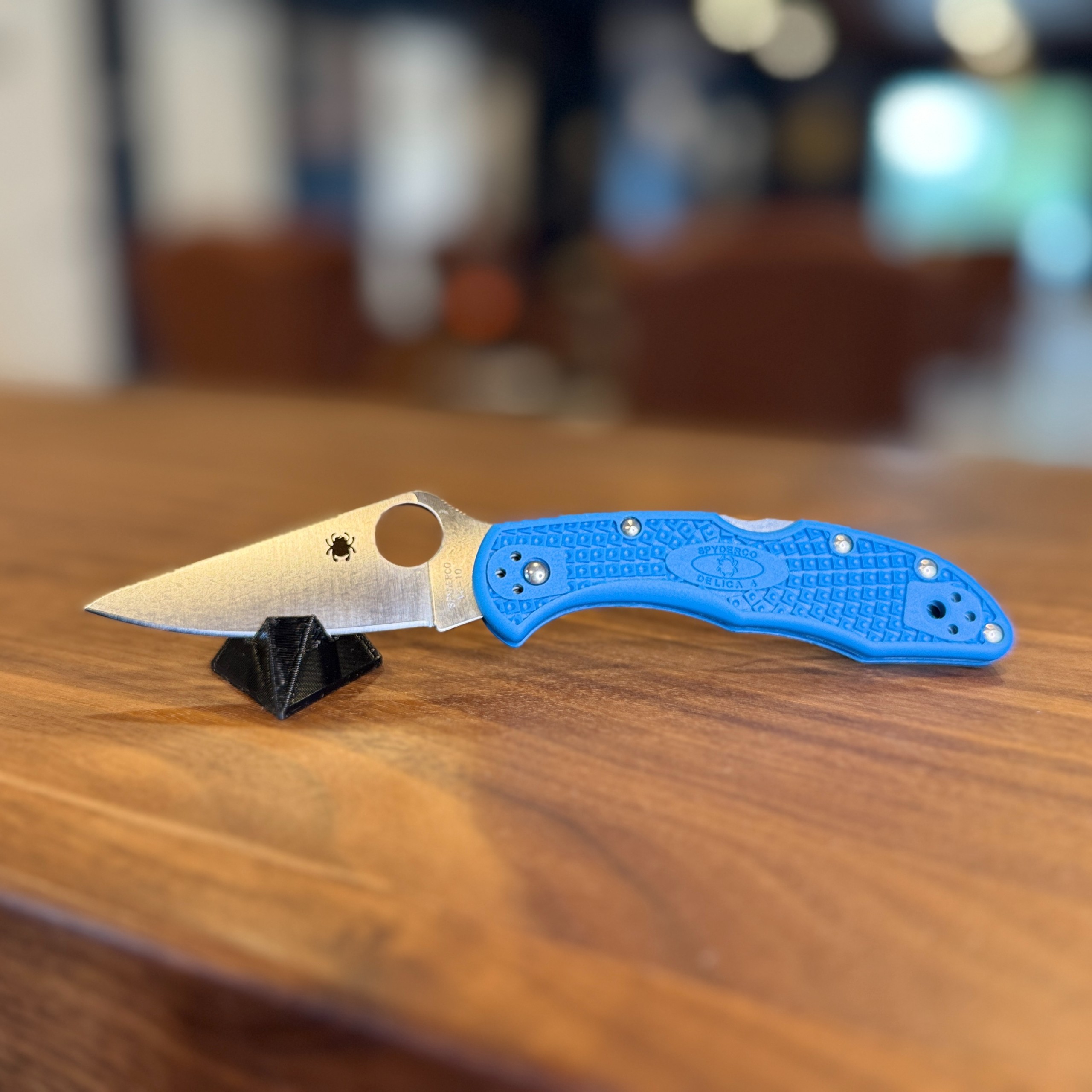 Spyderco - Delica 4 Blue Lightweight Flat Ground