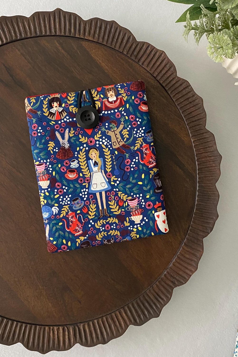 Kindle Paperwhite Cover – Wonderland Navy, photo 2 of 2