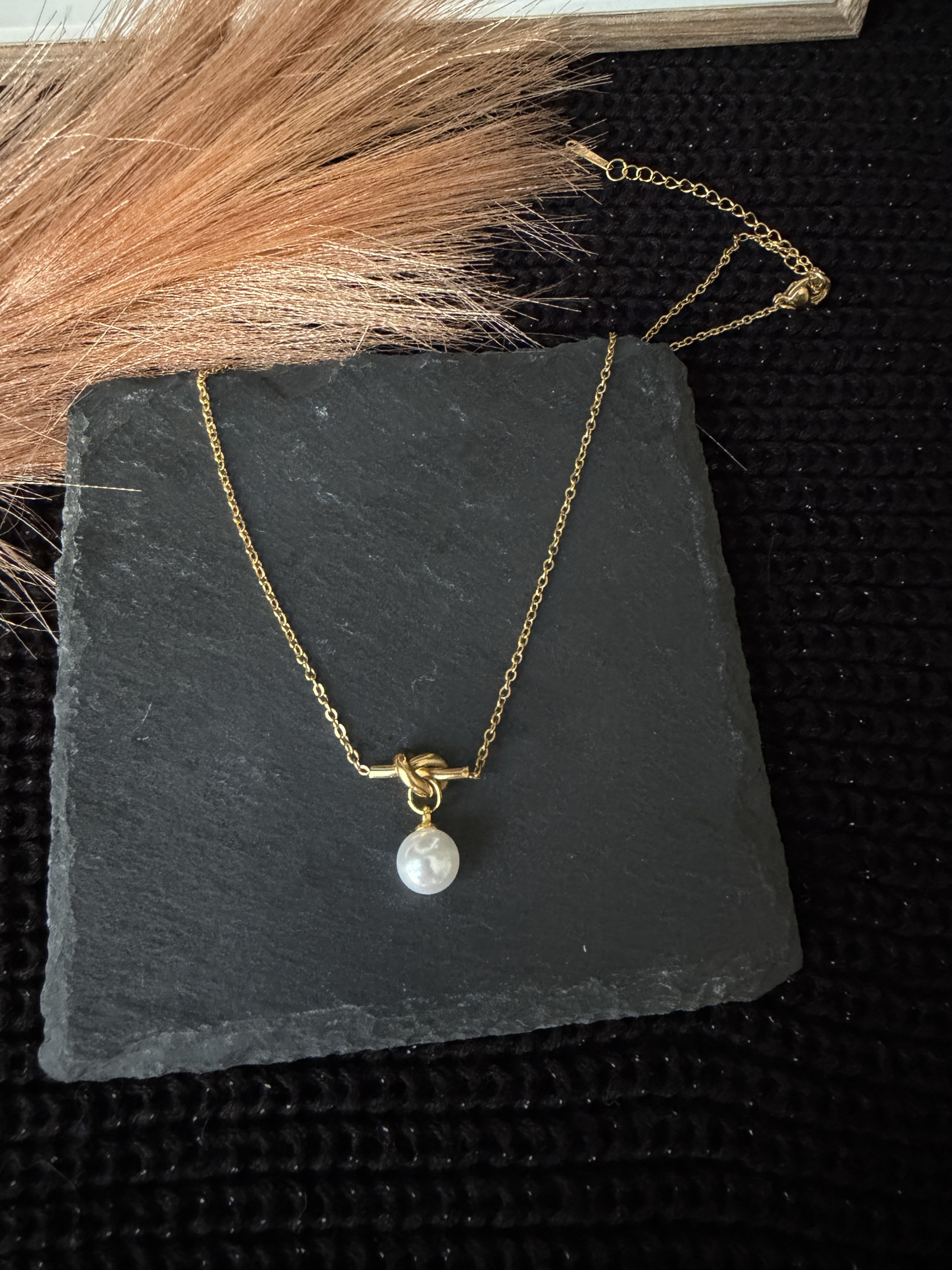 18K Gold Plated 304 Stainless Steel Love Knot Pearl Pendant Necklace