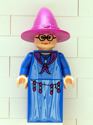 Hp049 Professor Sybill Trelawney - Light Purple Hat, Blue Robes