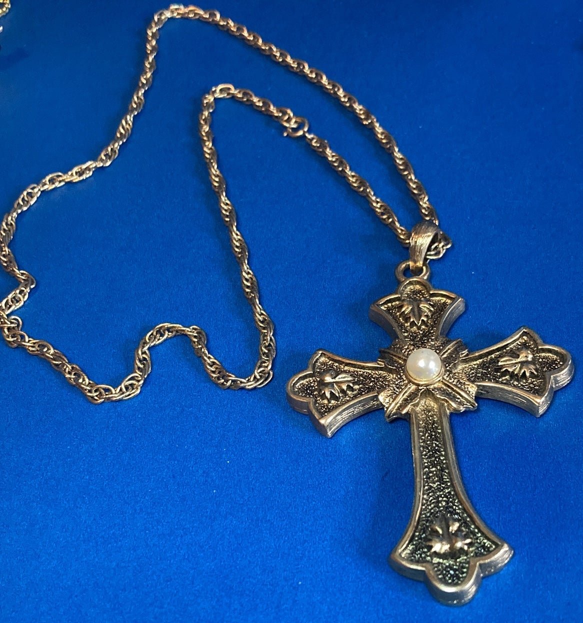 Vintage 1975 Limited Edition SARAH COVENTRY CROSS Pendant Necklace
