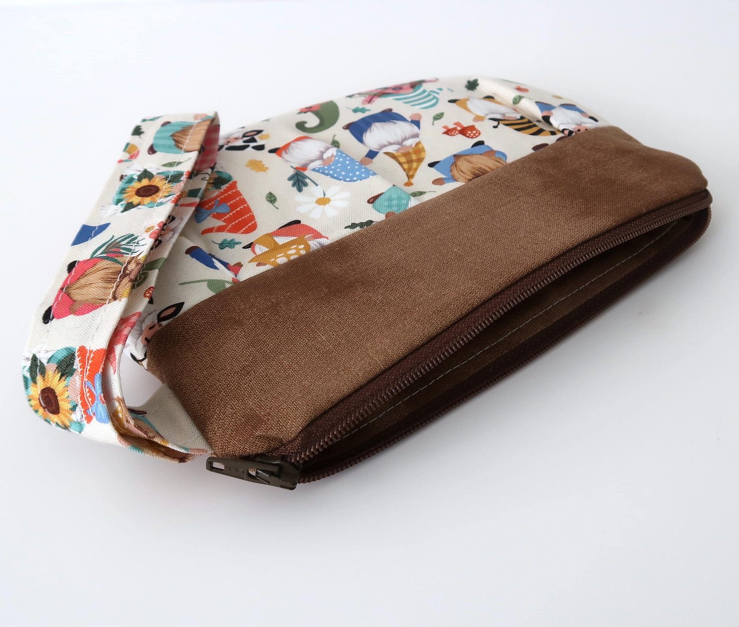 Pleated Wristlet – Garden Gnomes, photo 5 of 8
