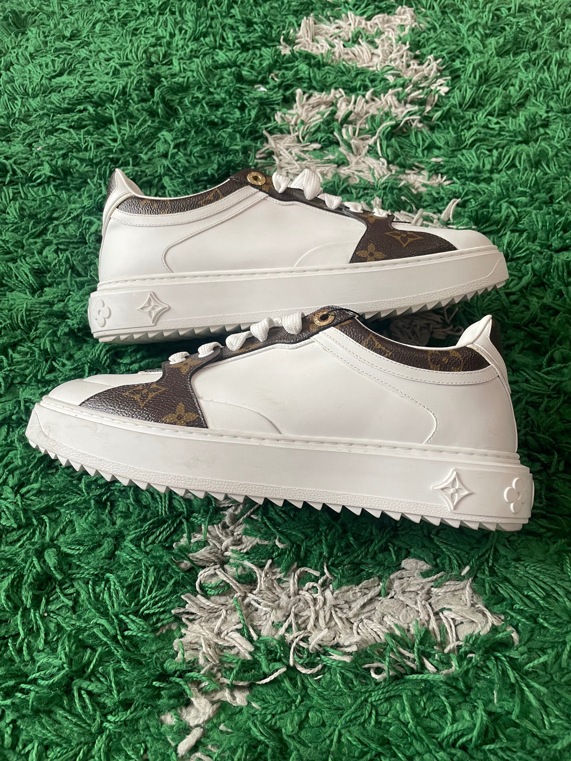 Louis Vuitton time out white calf leather brown monogram size 41 (used)
